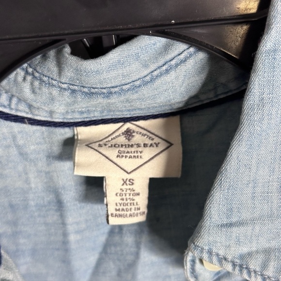 St. Johns Bay Women Denim Chambray Top Sleeveless Button Front XS - Picture 4 of 8